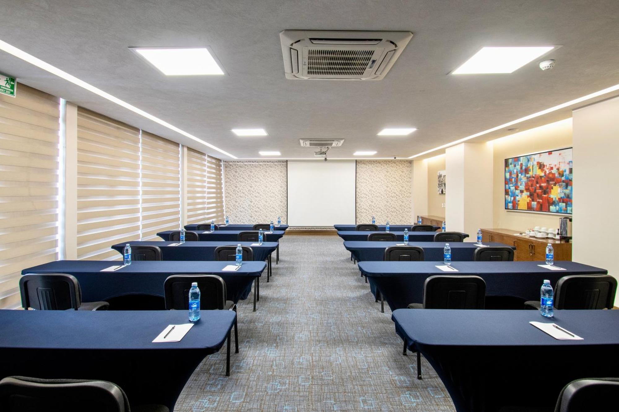 Hotel Velvet Plaza 과달라하라 외부 사진